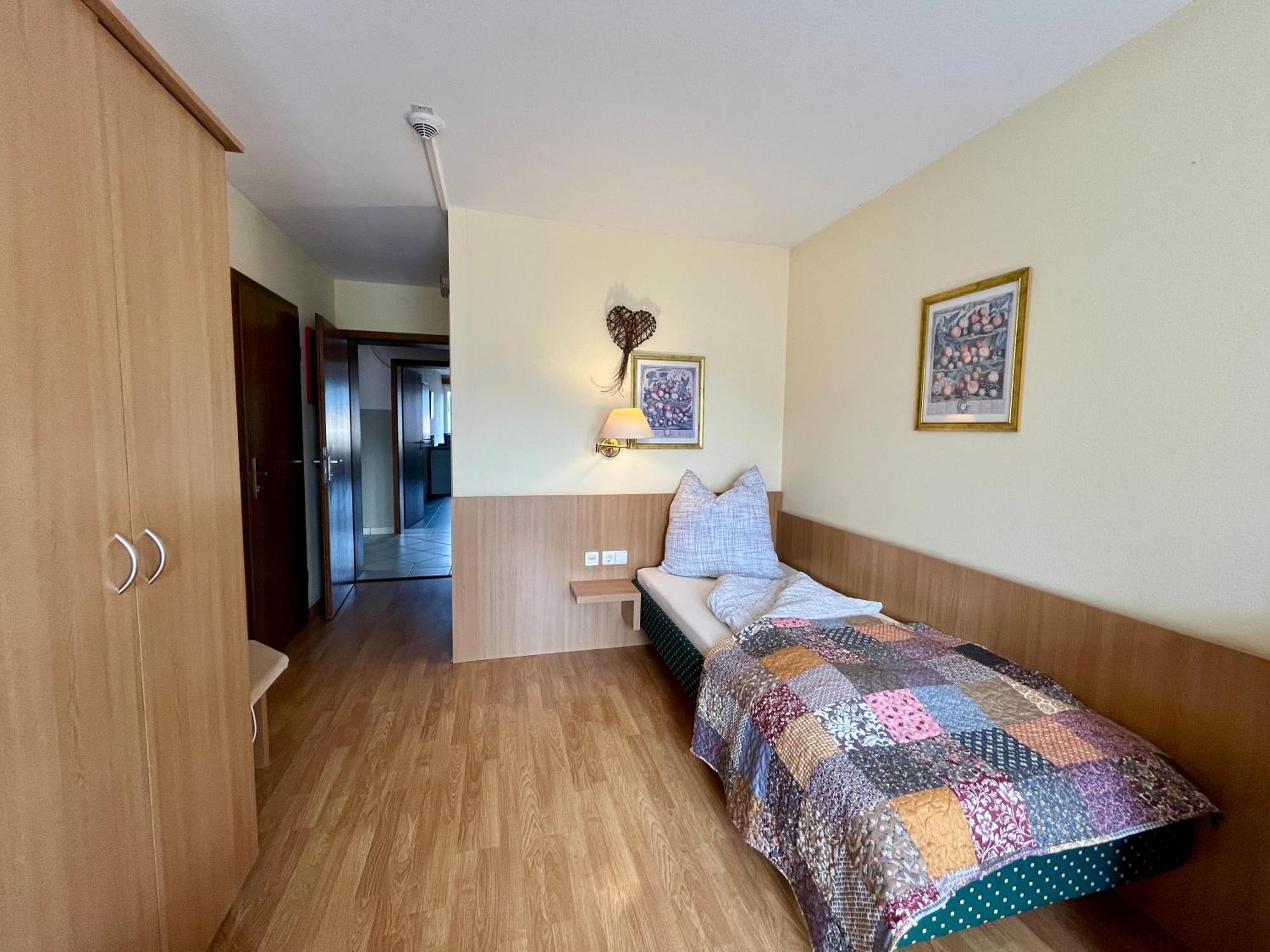 Ferienwohnungen Wellness Goldener Hahn Baiersbronn Zimmer foto