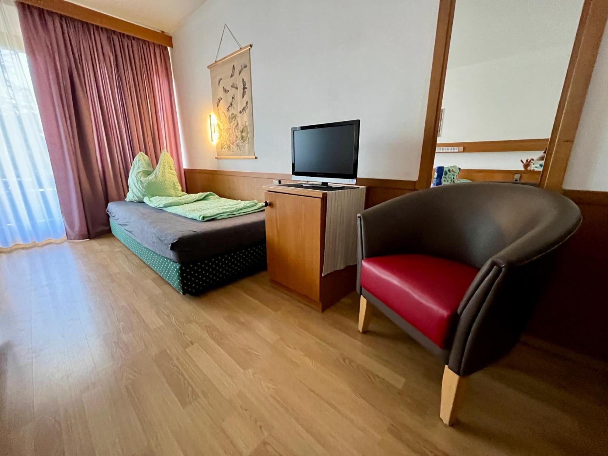 Ferienwohnungen Wellness Goldener Hahn Baiersbronn Zimmer foto