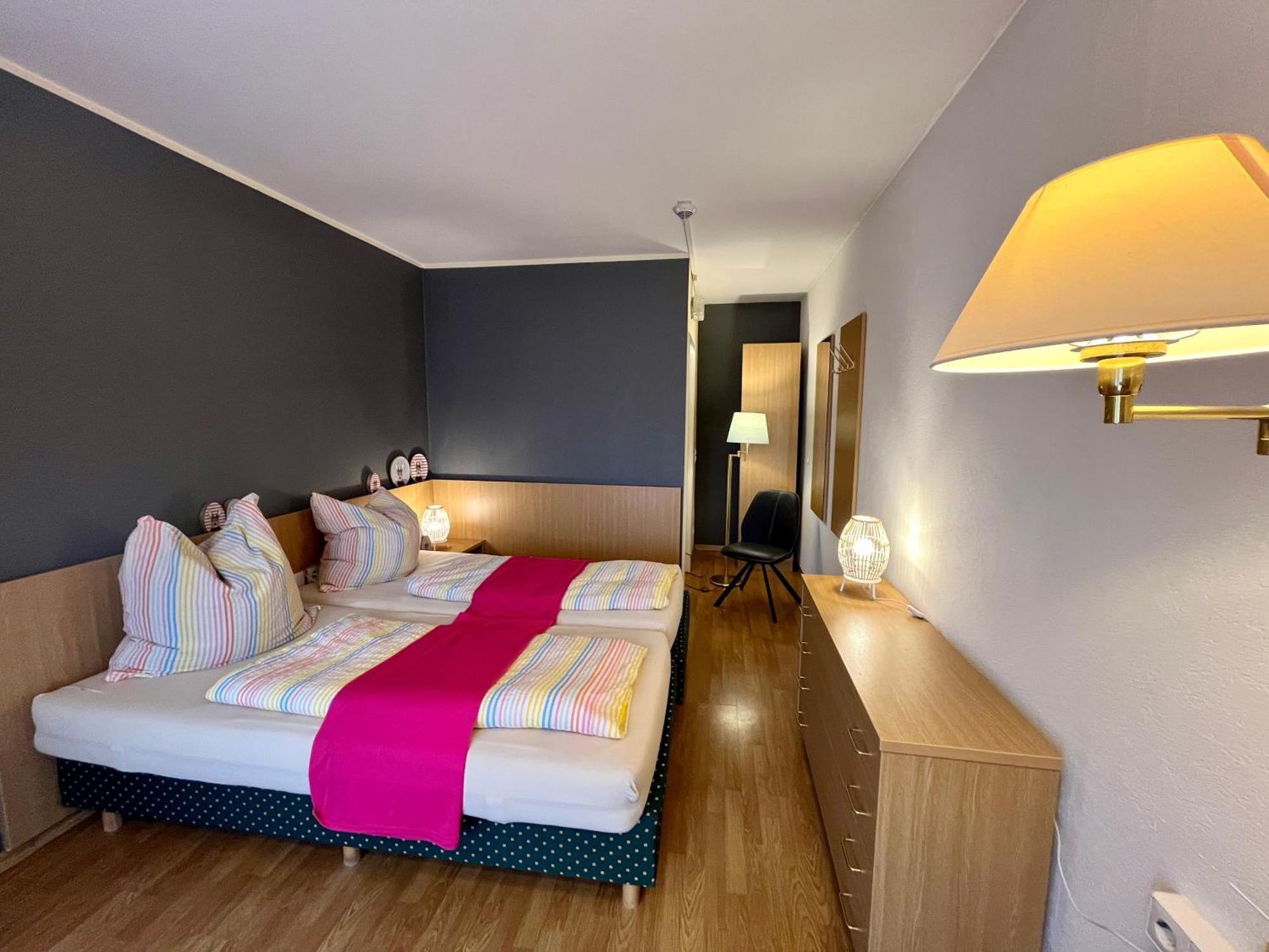 Ferienwohnungen Wellness Goldener Hahn Baiersbronn Zimmer foto